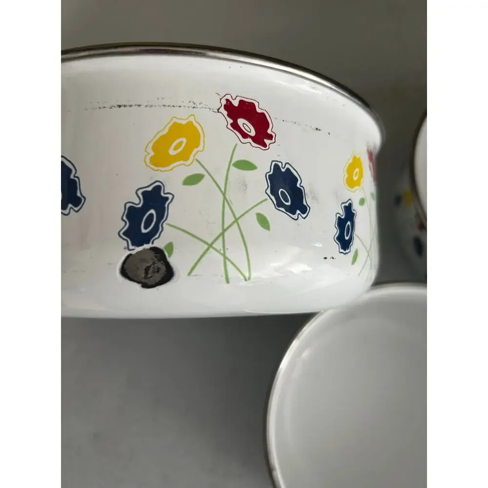 Vintage enamel nesting bowls